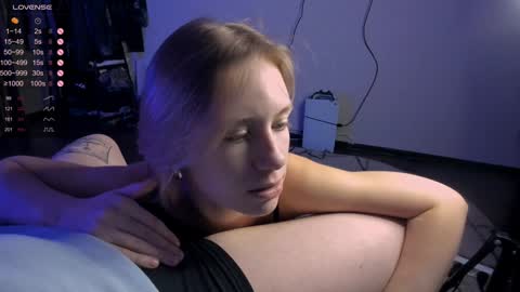 Snapshot of leon_devol chatting on 12/08/24, 04:07 Leon and Lily online show from 12/08/24, 04:07