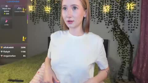 Leona online show from 04/13/26, 01:44