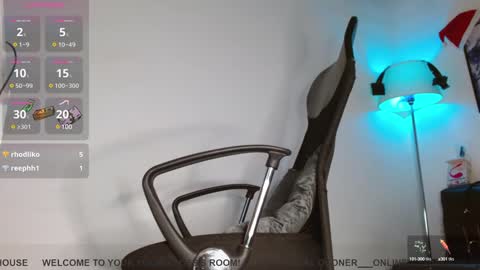 Snapshot of leonal_oconer chatting on 12/14/24, 11:01 iam leonal online show from 12/14/24, 11:01