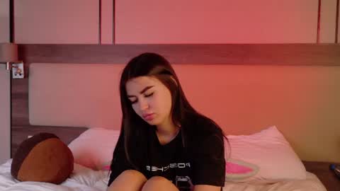 Snapshot of leonameilee chatting on 06/28/26, 06:30 Mila online show from 06/28/26, 06:30