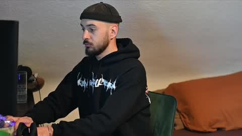 Snapshot of leonardo_grande chatting on 01/14/26, 12:00 Leonardo online show from 01/14/26, 12:00