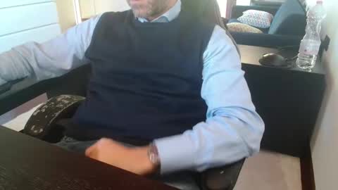 Snapshot of leone44 chatting on 05/07/26, 09:36 angel e sonia online show from 05/07/26, 09:36