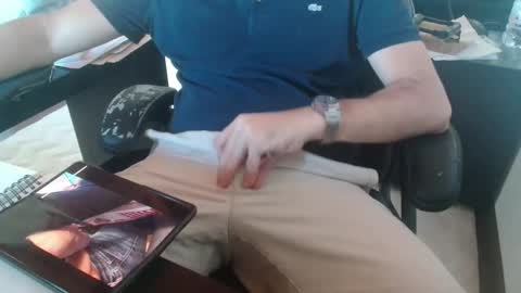 Snapshot of leone44 chatting on 05/26/26, 08:32 angel e sonia online show from 05/26/26, 08:32
