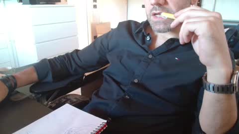 Snapshot of leone44 chatting on 06/05/26, 07:58 angel e sonia online show from 06/05/26, 07:58