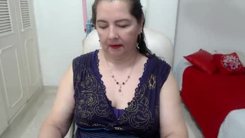 leonela   online show from 06/05/26, 10:48