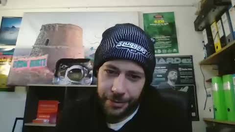 Snapshot of leonidascum chatting on 12/20/25, 10:22 leonidascum online show from 12/20/25, 10:22