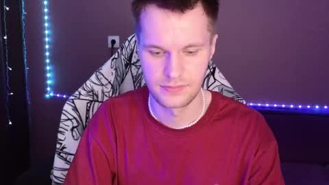 Snapshot of leonnextdoor chatting on 12/28/24, 03:15 Leon online show from 12/28/24, 03:15