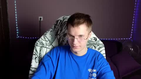 Snapshot of leonnextdoor chatting on 12/29/24, 06:35 Leon online show from 12/29/24, 06:35