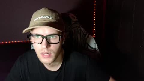 Snapshot of leonnextdoor chatting on 01/12/25, 12:12 Leon online show from 01/12/25, 12:12