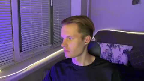 Snapshot of leonnextdoor chatting on 01/16/26, 06:01 Leon online show from 01/16/26, 06:01