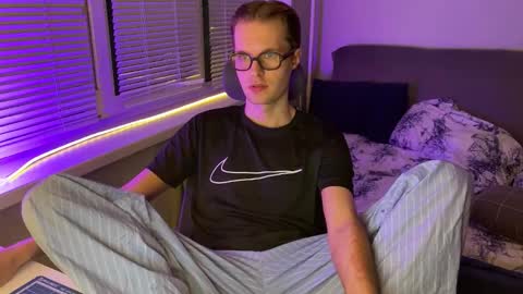 Snapshot of leonnextdoor chatting on 02/02/26, 04:38 Leon online show from 02/02/26, 04:38