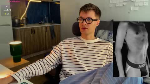 Snapshot of leonnextdoor chatting on 02/26/26, 04:33 Leon online show from 02/26/26, 04:33