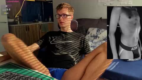 Snapshot of leonnextdoor chatting on 02/28/26, 07:53 Leon online show from 02/28/26, 07:53