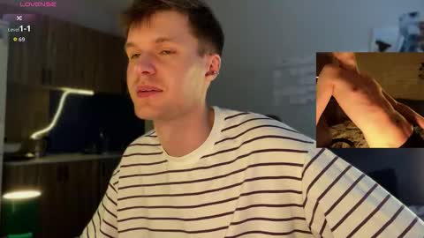 Snapshot of leonnextdoor chatting on 03/18/26, 11:24 Leon online show from 03/18/26, 11:24