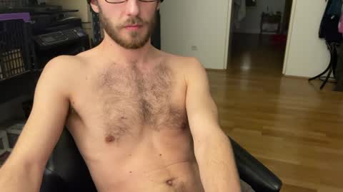 Snapshot of leonvampire chatting on 01/27/25, 05:37 Leon online show from 01/27/25, 05:37