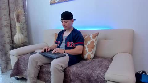 Leo  online show from 10/10/25, 08:41