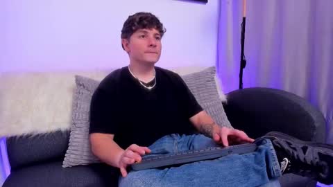 Leo  online show from 12/03/25, 04:20