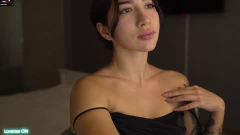 Snapshot of leoramallis chatting on 12/03/24, 04:17 Leora online show from 12/03/24, 04:17