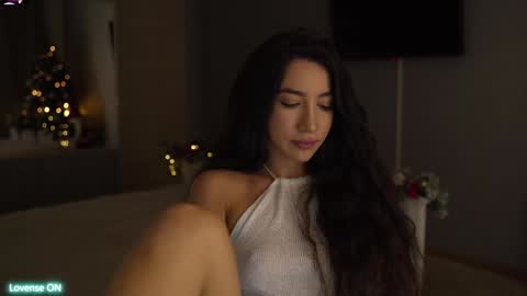 Snapshot of leoramallis chatting on 12/10/24, 04:17 Leora online show from 12/10/24, 04:17
