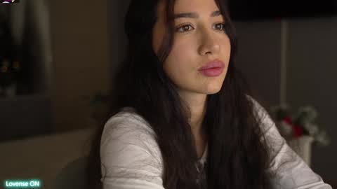 Snapshot of leoramallis chatting on 12/20/24, 04:04 Leora online show from 12/20/24, 04:04