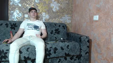 Snapshot of leoroman chatting on 01/12/25, 01:37 leoroman online show from 01/12/25, 01:37