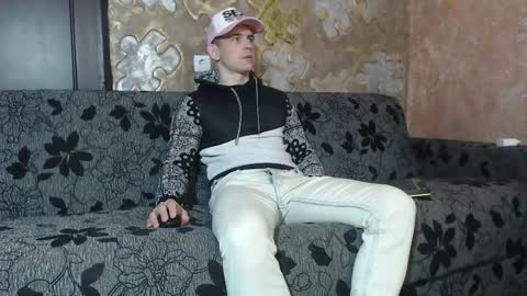 Snapshot of leoroman chatting on 10/26/25, 08:31 leoroman online show from 10/26/25, 08:31