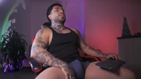 Snapshot of leosalvatore_ chatting on 04/17/26, 02:58 Leo Salvatore online show from 04/17/26, 02:58