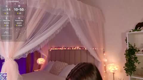 Nicole Moore online show from 11/26/25, 03:02