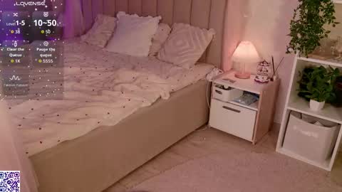 Nicole Moore online show from 01/19/26, 03:05