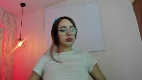 Snapshot of leri_rose_ chatting on 05/25/26, 11:38 online show from 05/25/26, 11:38