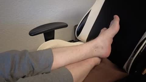 Leroy online show from 12/04/25, 02:26