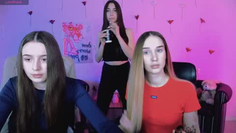leslie_bird online show from 04/24/26, 09:01