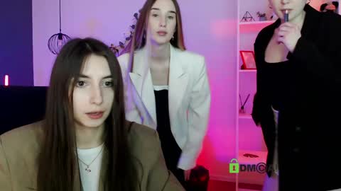 leslie_bird online show from 05/08/26, 08:52