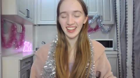 Snapshot of leslie_my_lovee chatting on 12/24/24, 10:06 LESLIE online show from 12/24/24, 10:06