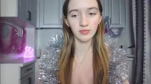 Snapshot of leslie_my_lovee chatting on 12/26/24, 12:14 LESLIE online show from 12/26/24, 12:14