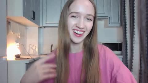 Snapshot of leslie_my_lovee chatting on 09/14/25, 08:08 LESLIE online show from 09/14/25, 08:08