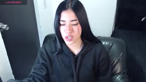 Snapshot of leslieblack_ chatting on 01/24/25, 02:49 leslie online show from 01/24/25, 02:49