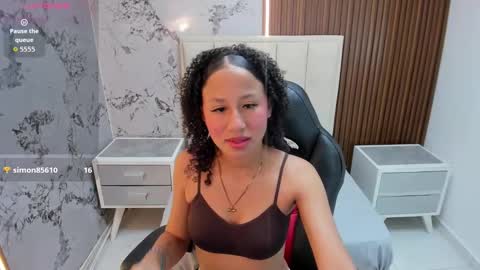 Snapshot of leslysimpson chatting on 02/17/26, 07:53 online show from 02/17/26, 07:53