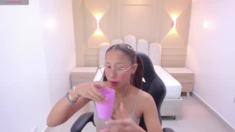 Snapshot of leslysimpson chatting on 03/19/26, 08:02 online show from 03/19/26, 08:02