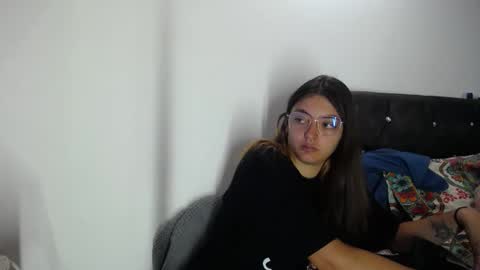 Snapshot of lessliee chatting on 12/18/24, 10:51 lessliee online show from 12/18/24, 10:51