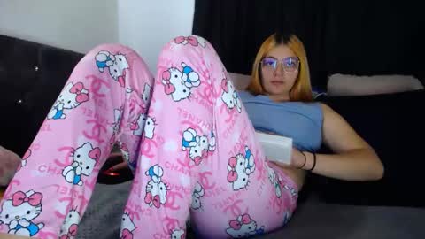 Snapshot of lessliee chatting on 03/10/25, 02:50 lessliee online show from 03/10/25, 02:50