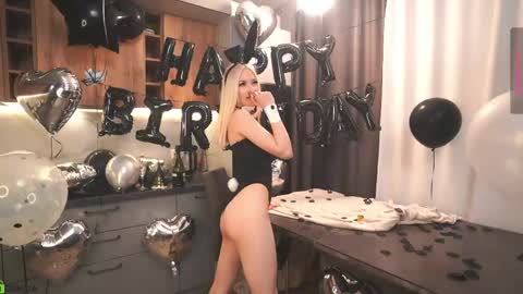 Snapshot of lessyluiz chatting on 05/15/26, 10:39 Hi my name is Lessy I am 18 years old. Im new here but I really like making new acquaintances online show from 05/15/26, 10:39