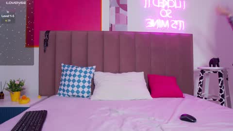 Lessy online show from 01/28/25, 03:15