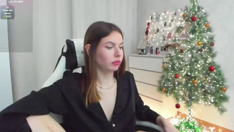Snapshot of let_me_seee chatting on 01/15/25, 05:26 Fiona online show from 01/15/25, 05:26