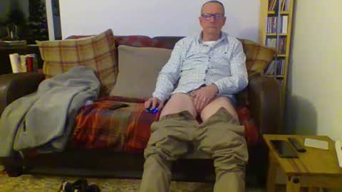 Snapshot of letmestrip chatting on 12/23/24, 11:39 paul online show from 12/23/24, 11:39