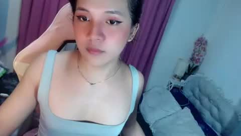Snapshot of letsplaybaby_ chatting on 04/12/26, 11:04 gene online show from 04/12/26, 11:04