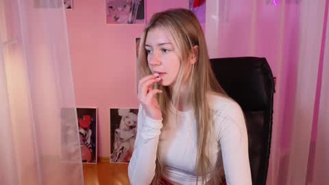 Snapshot of lettablush chatting on 12/21/24, 04:25 letta online show from 12/21/24, 04:25