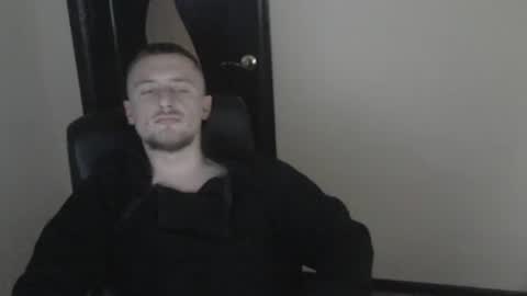 Snapshot of lev1ngston chatting on 12/25/24, 11:00 lev1ngston online show from 12/25/24, 11:00