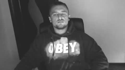 Snapshot of lev1ngston chatting on 10/10/25, 11:48 lev1ngston online show from 10/10/25, 11:48