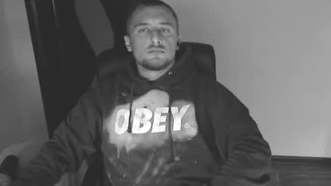 Snapshot of lev1ngston chatting on 10/16/25, 12:28 lev1ngston online show from 10/16/25, 12:28